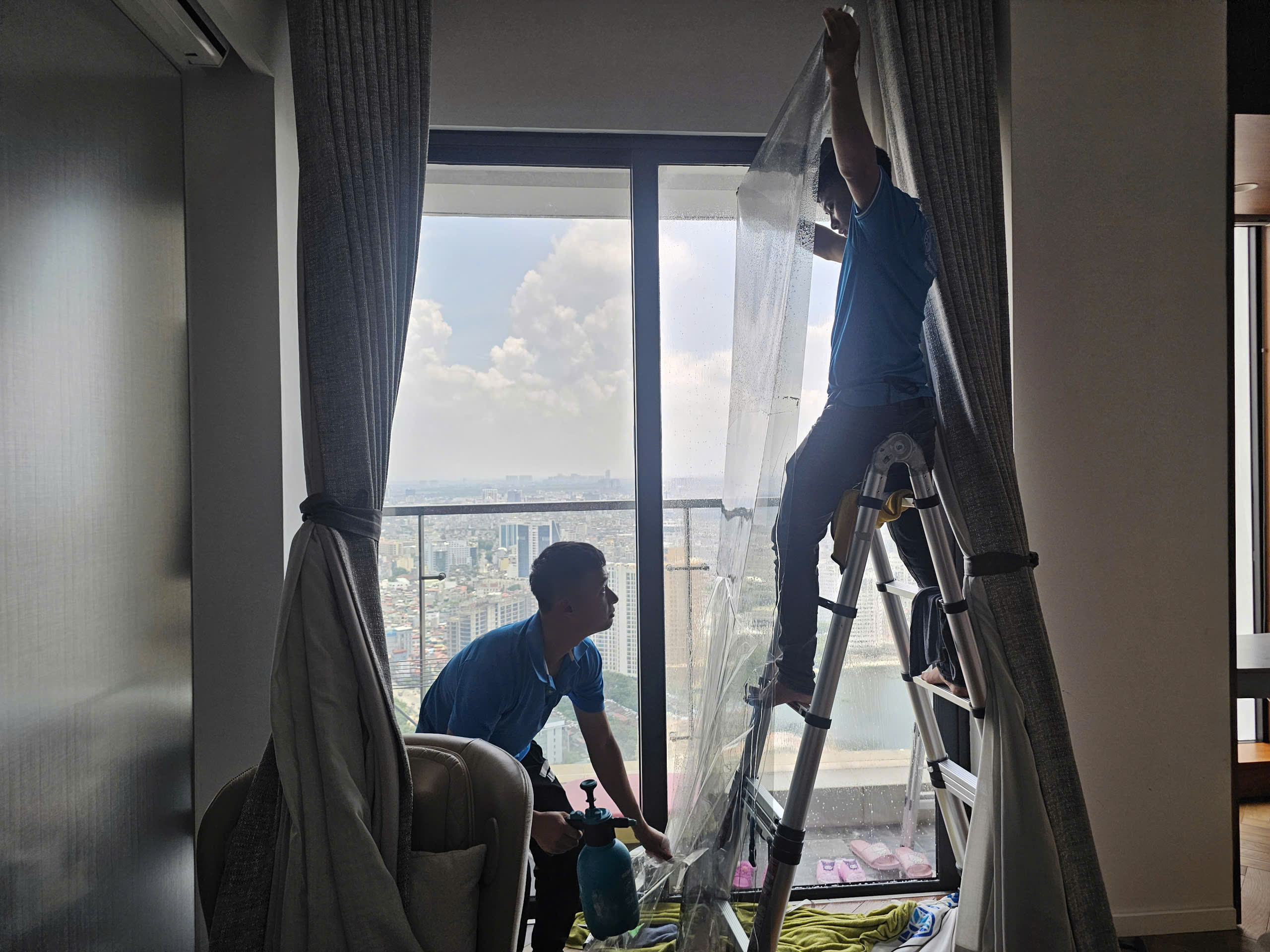 Dịch vụ dán phim cách nhiệt nhà kính tại Hà Nội giá cạnh tranh