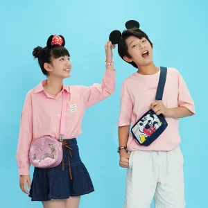 tui-deo-cheo-mickey-xanh-thoi-trang-cho-tre-1